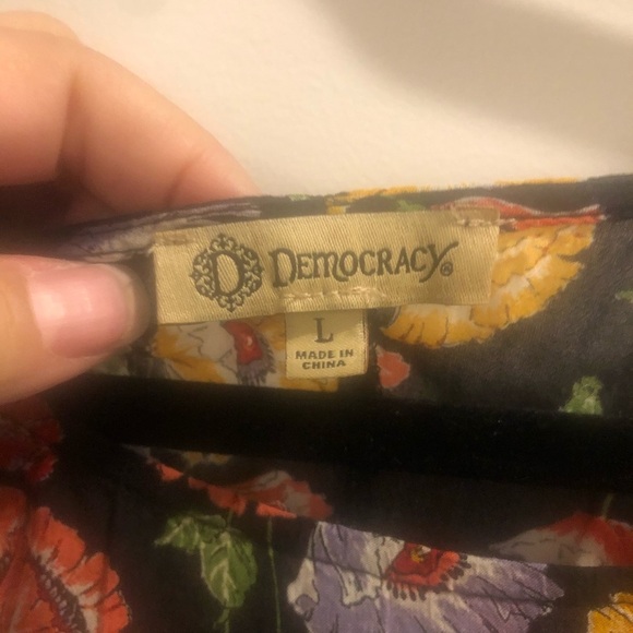 Light Floral All Year Top - Picture 4 of 4